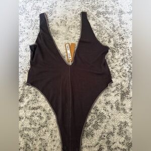 NWT SKIMS Washed Jersey Deep V Thong Bodysuit Donut Brown Size L/XL